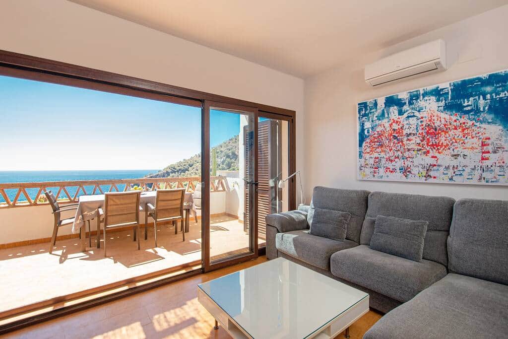 Living room with direct access to the terrace