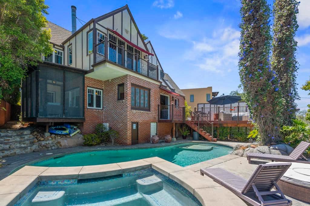 Backyard - Kensington Canyon - Celebrity Vacation Homes