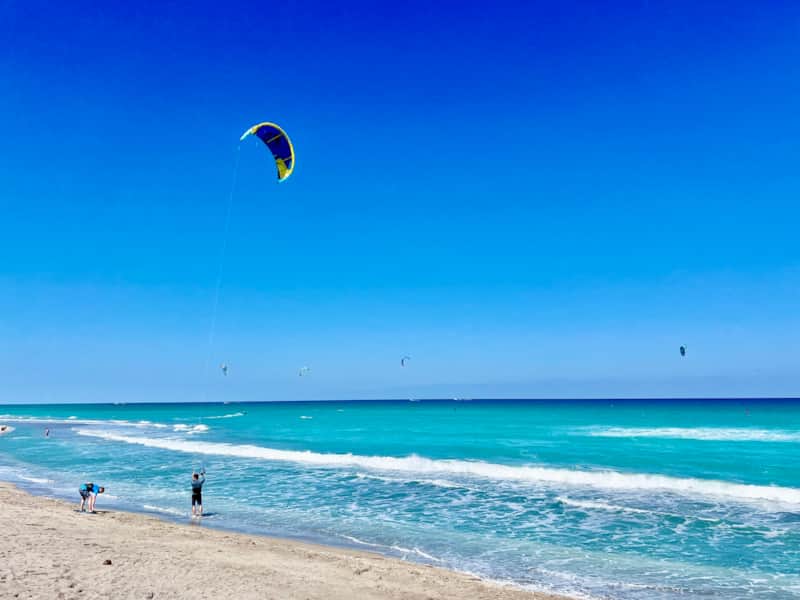 Kite surfers on Jupiter Beach near PoshPadz vacation rentals