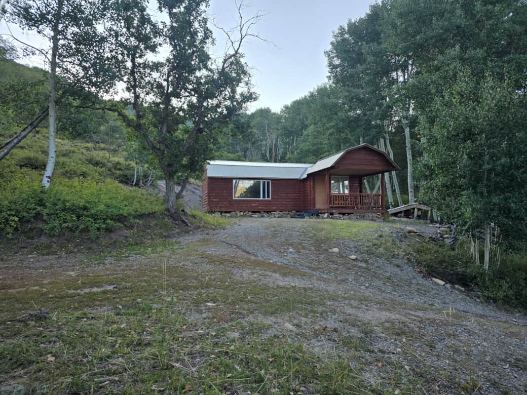 Lake Cabin Front and parking