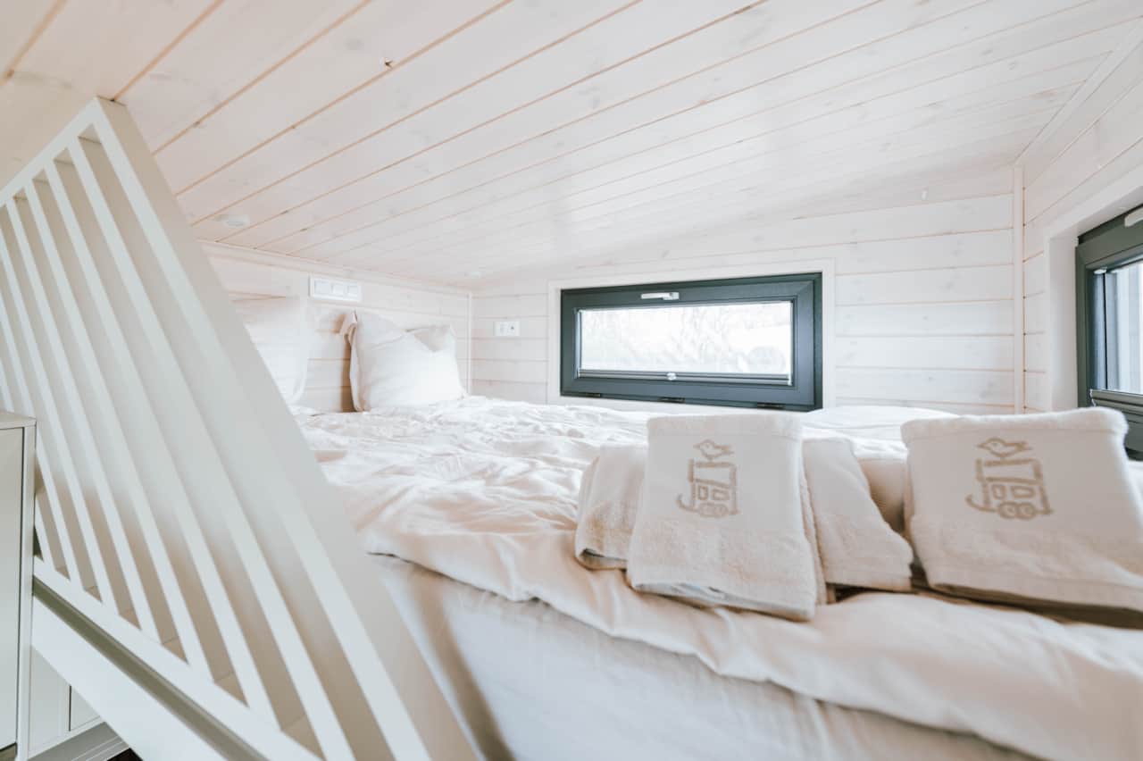 Tiny Seaside Bed Upstairs (2)