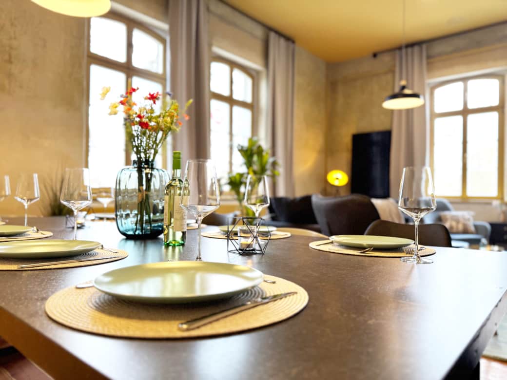 Großer Esstisch für bis zu 10 Personen – perfekt für gemeinsame Abende Großer Esstisch für bis zu 10 Personen – perfekt für gemeinsame Abende