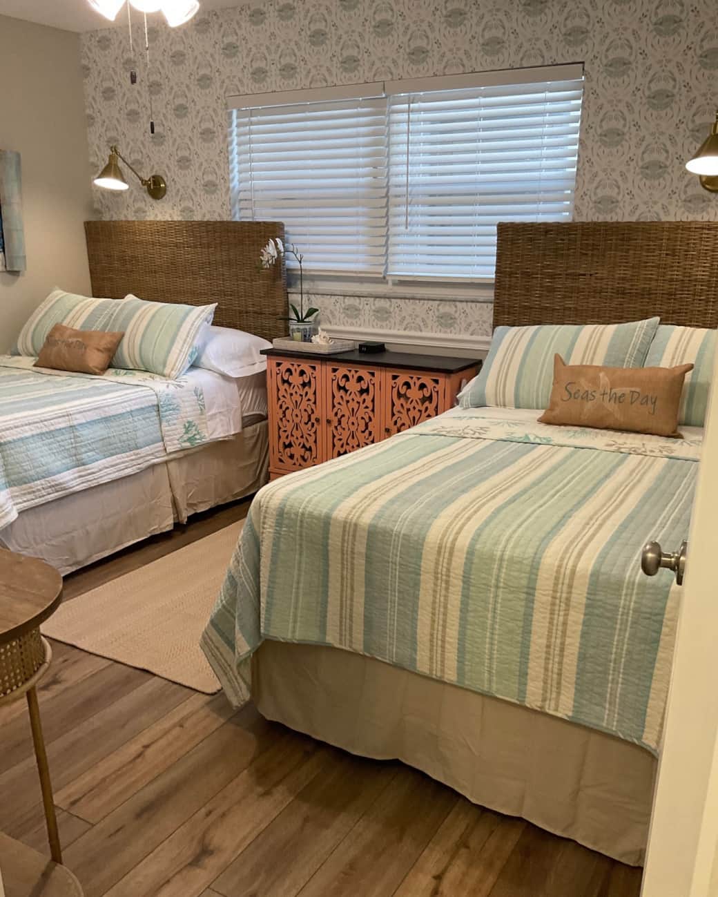 Bedroom with 2 Full Beds