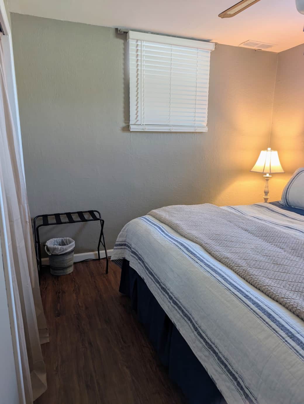 Main Bedroom - King Bed luggage rack