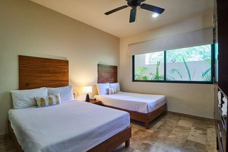 Zen Oasis Swim Up Condo Pool W Tiki Hut Bar + Gym photo 8