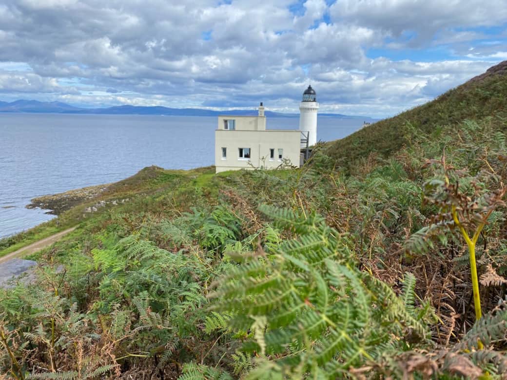 The Lookout Cottage with the Lighthouse in the background