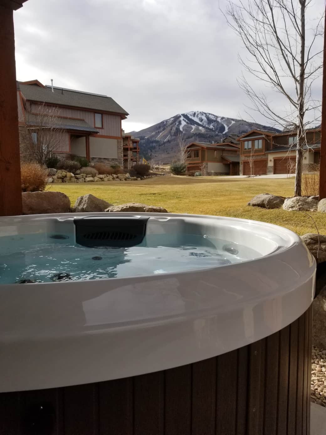 New, 6 Person Bullfrog Hot Tub with views New, 6 Person Bullfrog Hot Tub with views