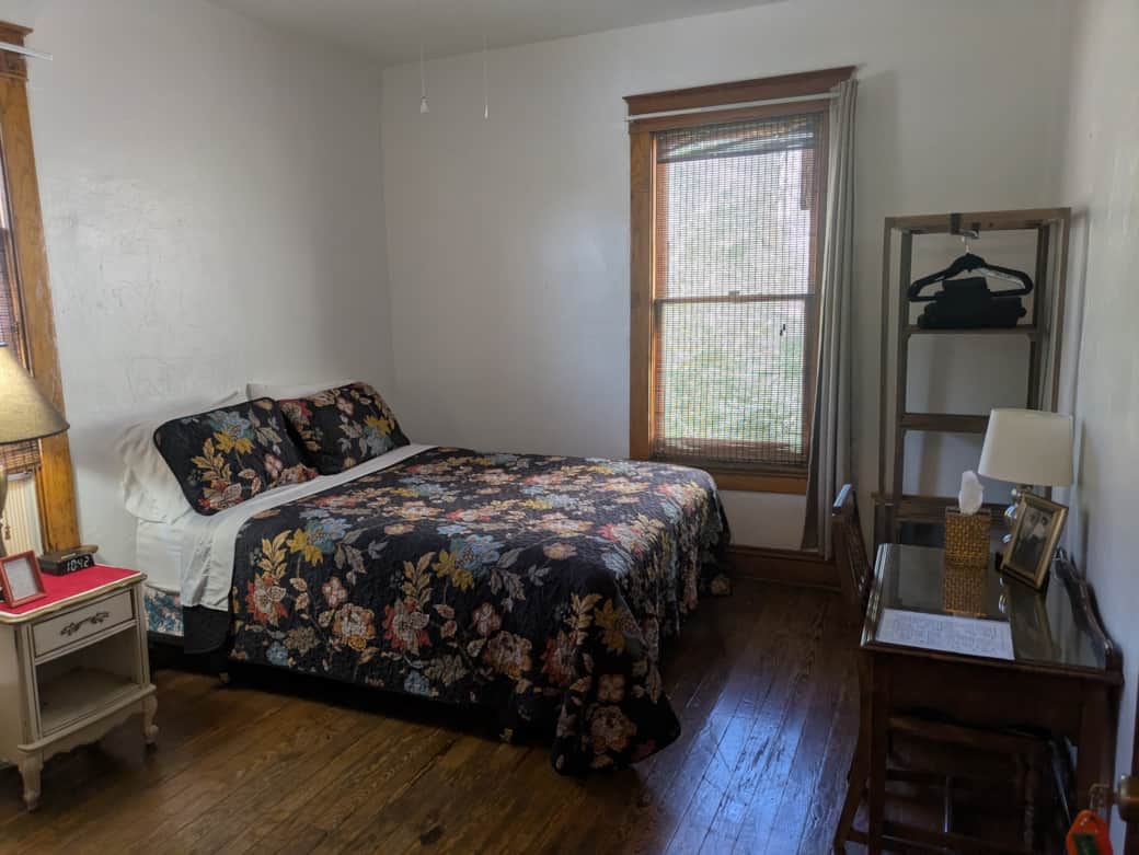Room 15 with small desk