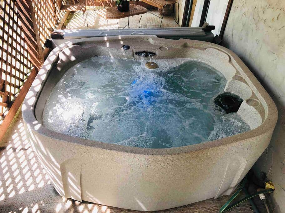 4-peron hot tub
