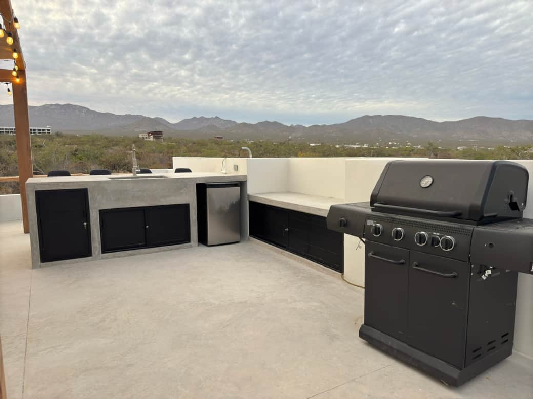 Rooftop BBQ, sink, and mini fridge. Perfect for a sunset drink or dinner