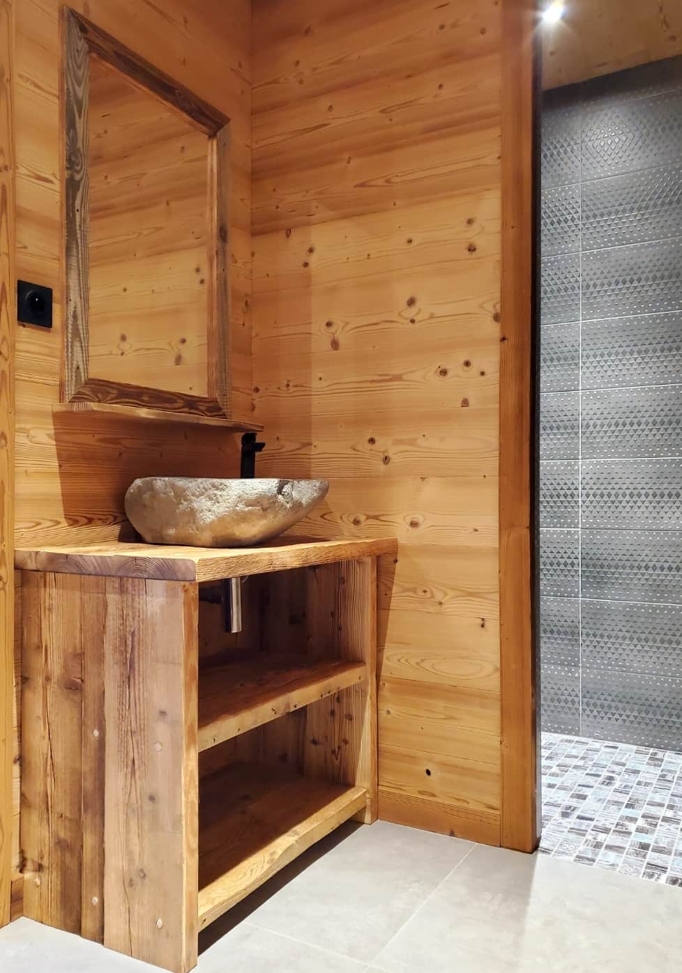Salle d'eau du sauna
