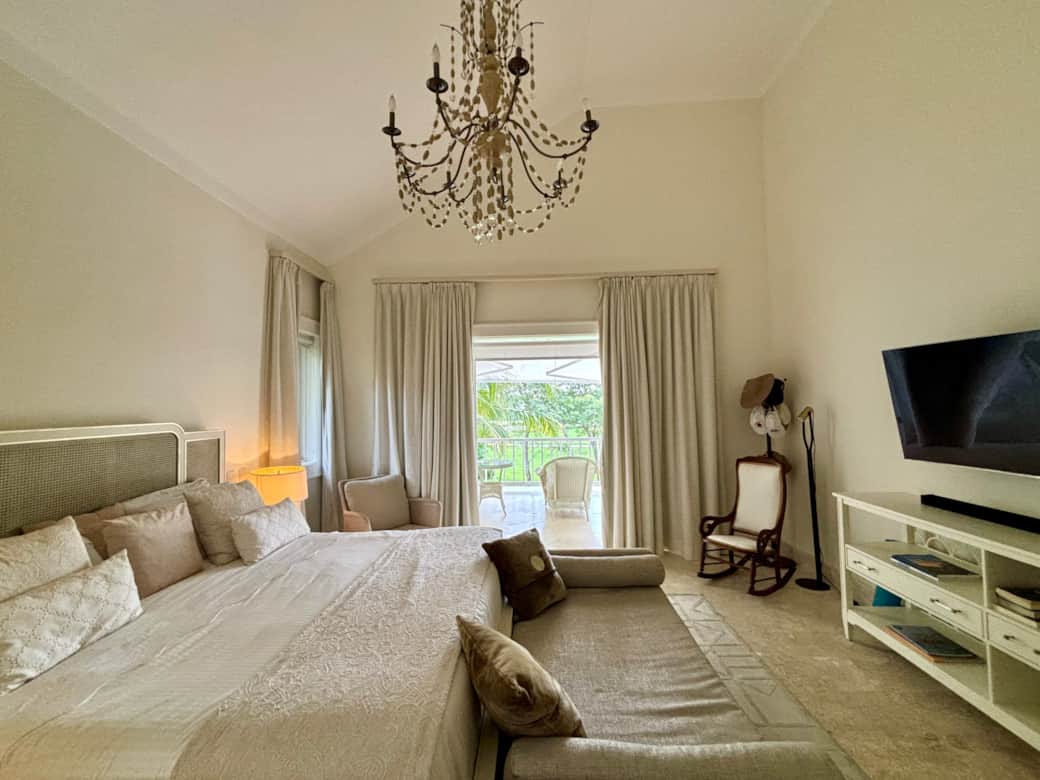 Master Bedroom (1) Master Bedroom (1)