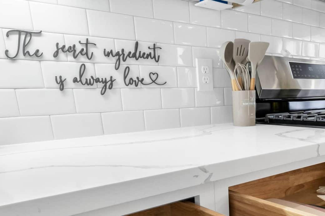 Whether you’re preparing a big family dinner or just heating up leftovers, this bright, open kitchen makes cooking easy and enjoyable for everyone. Whether you’re preparing a big family dinner or just heating up leftovers, this bright, open kitchen makes cooking easy and enjoyable for everyone.