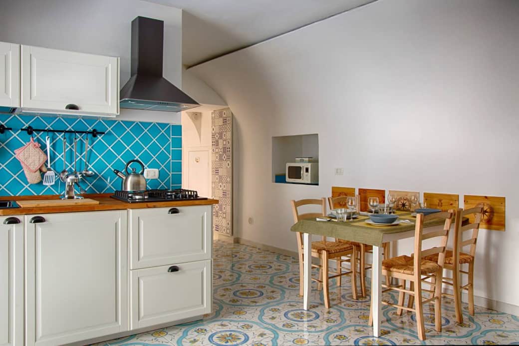 Dining table & Kitchen