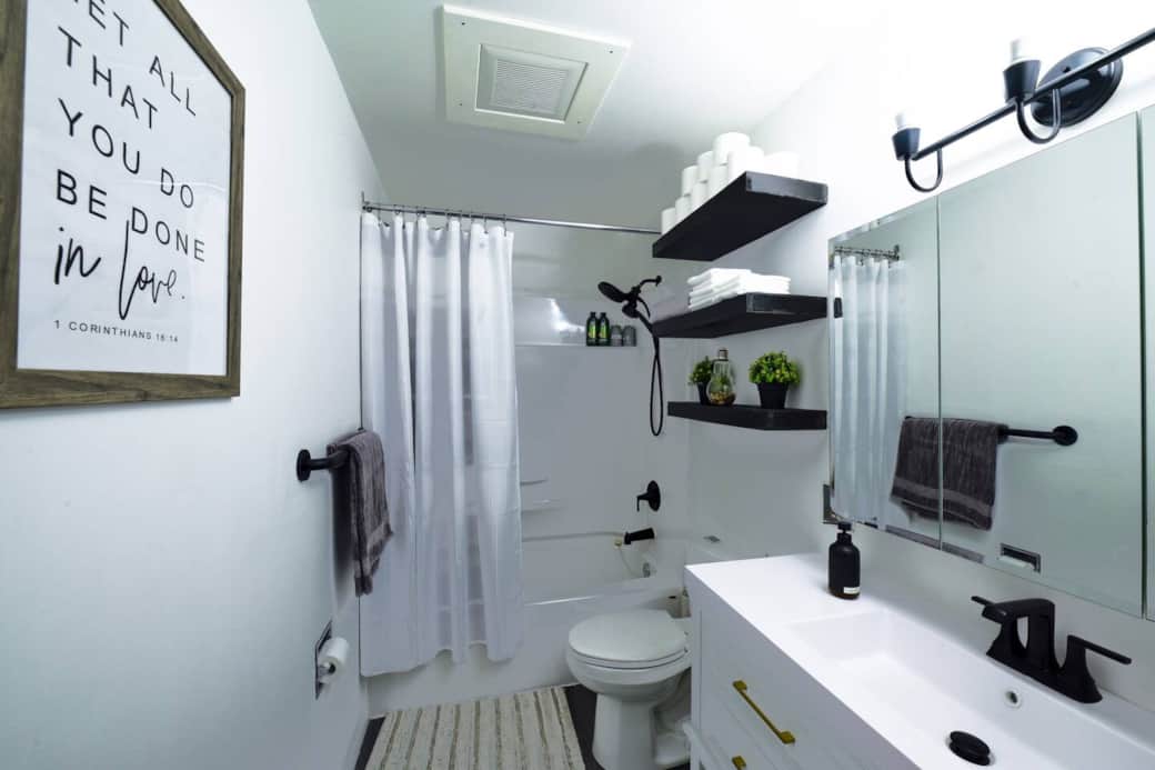 Modern & Clean Bathroom
Enjoy a spotless bathroom with a sleek design, featuring a refreshing shower, fresh towels, and essential toiletries. Bright, well-lit, and designed for comfort, it's the perfect space to freshen up and unwind.