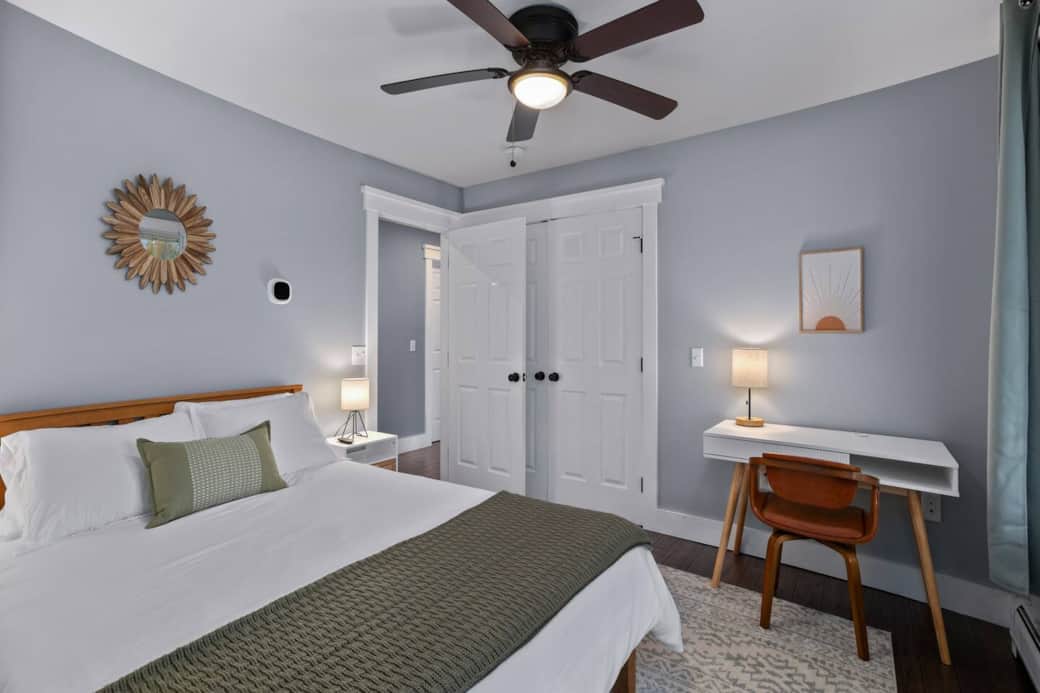 Relax and enjoy the tranquility and comfort of this queen bedroom. The memory foam mattress will ensure you get a restful night's sleep after a long day of exploring. 
