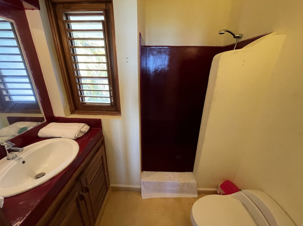 Upstairs Ensuite Bathroom 