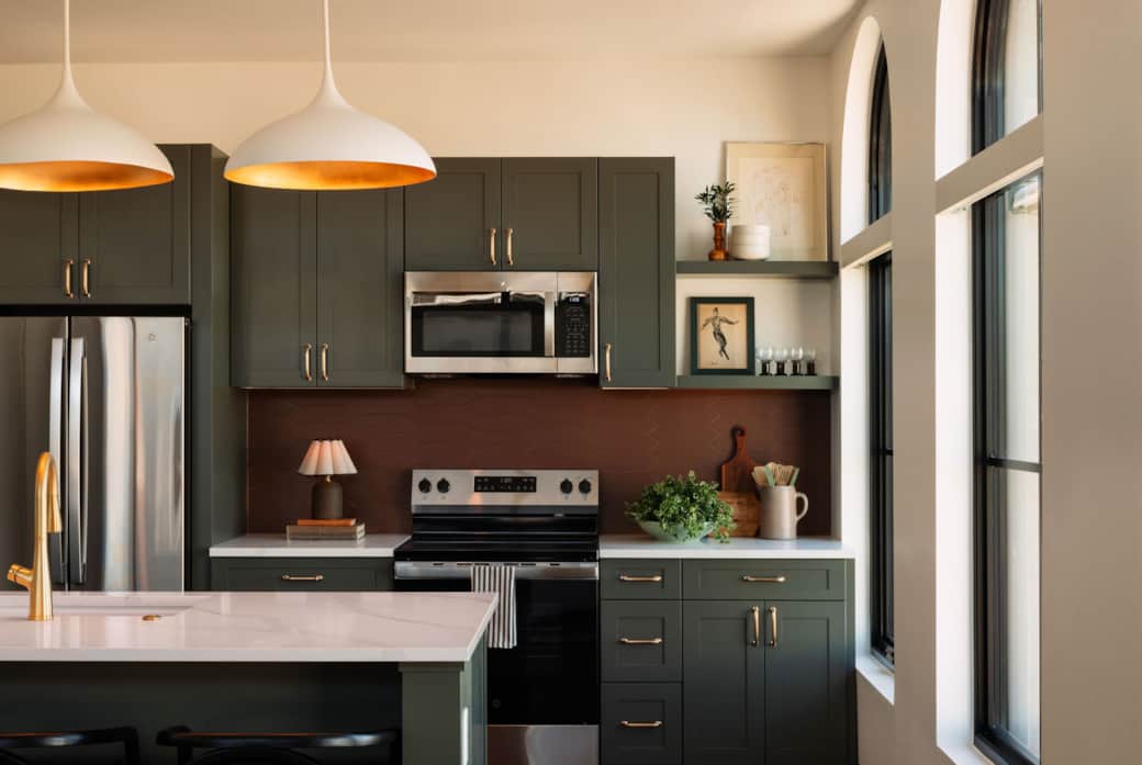 Fully-Stocked Kitchen & Bar