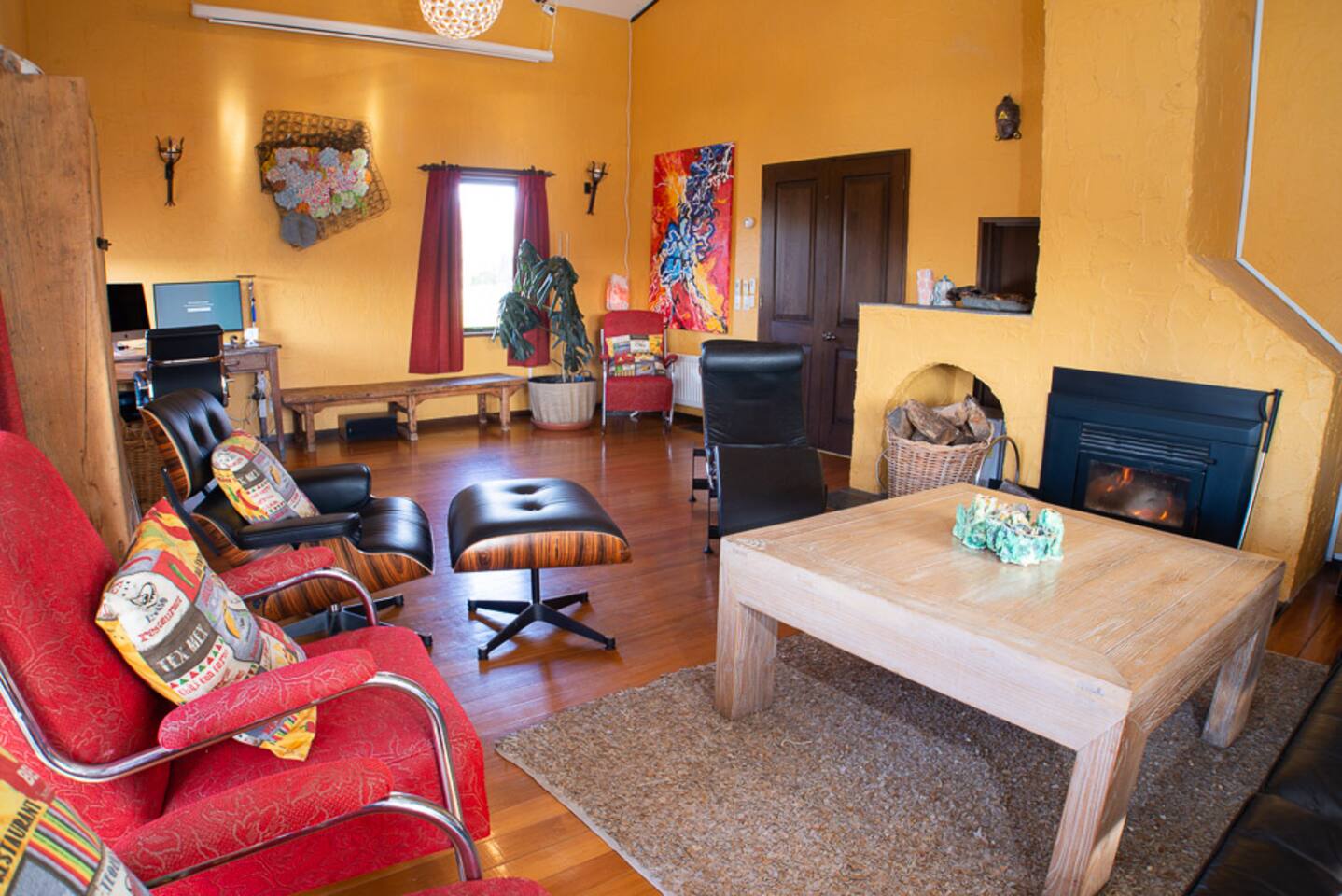 Ensuite Queen Room - Mad Hacienda Guesthouse