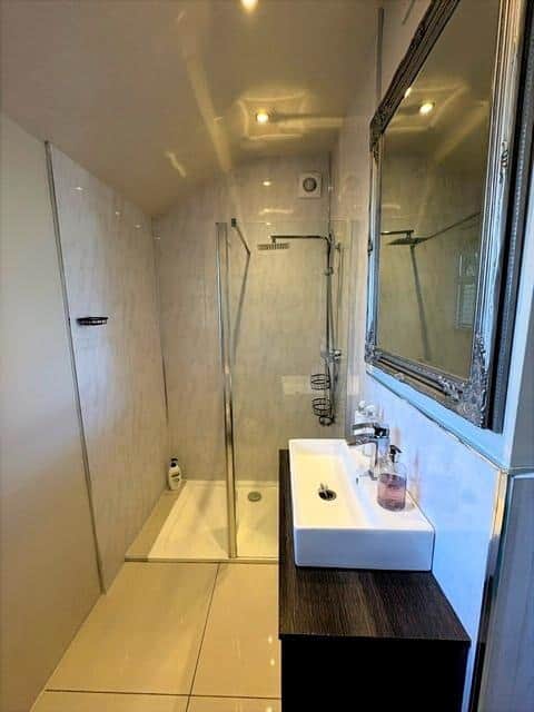 Bathroom 2.jpg