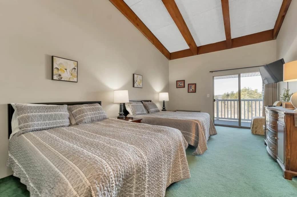 2 queen beds