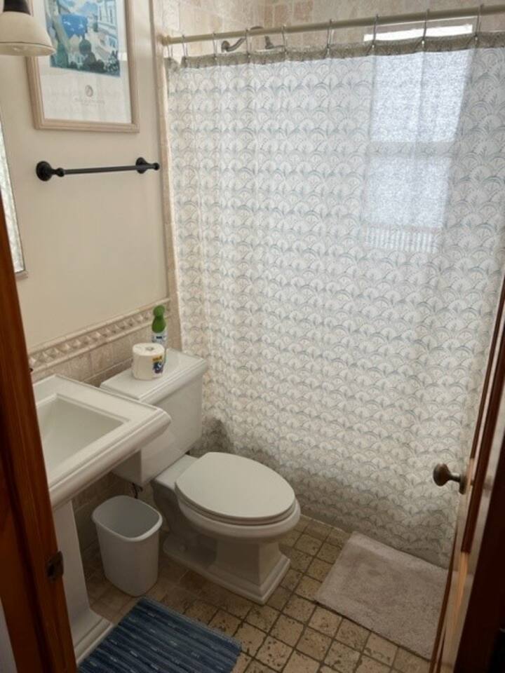 3 Bedroom-Steps Away from Beach! photo 9