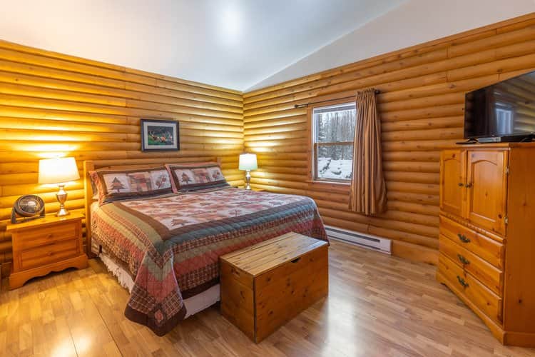 Bedroom with King Size Bed