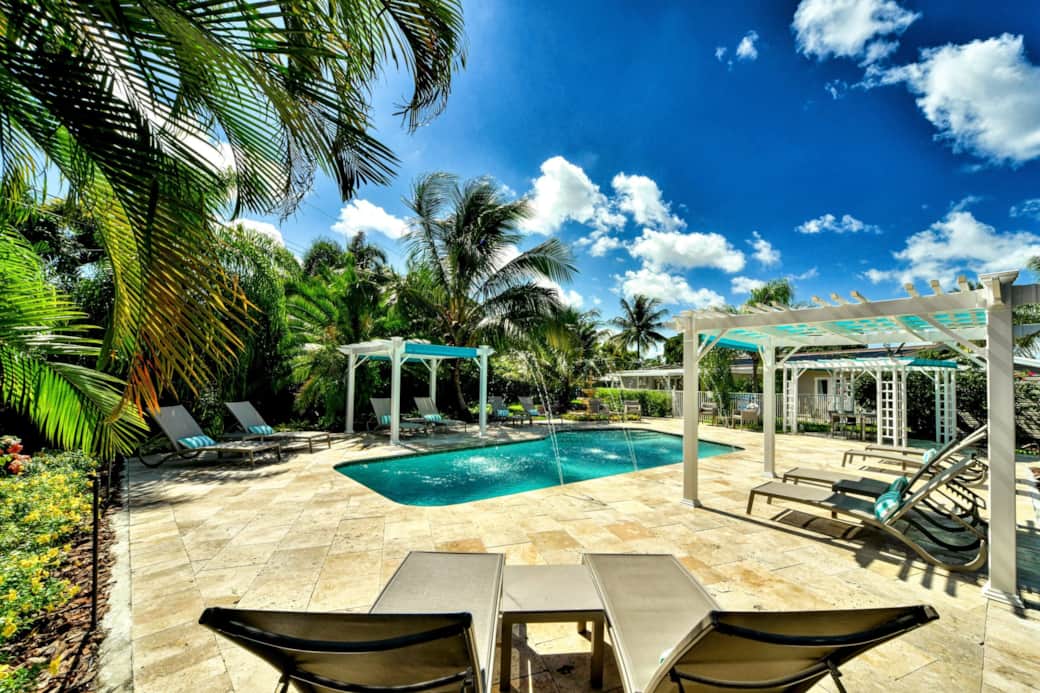 Heated Pool with Shaded and Sunny lounge chairs. Strong Wi-Fi all around the pool Heated Pool with Shaded and Sunny lounge chairs. Strong Wi-Fi all around the pool