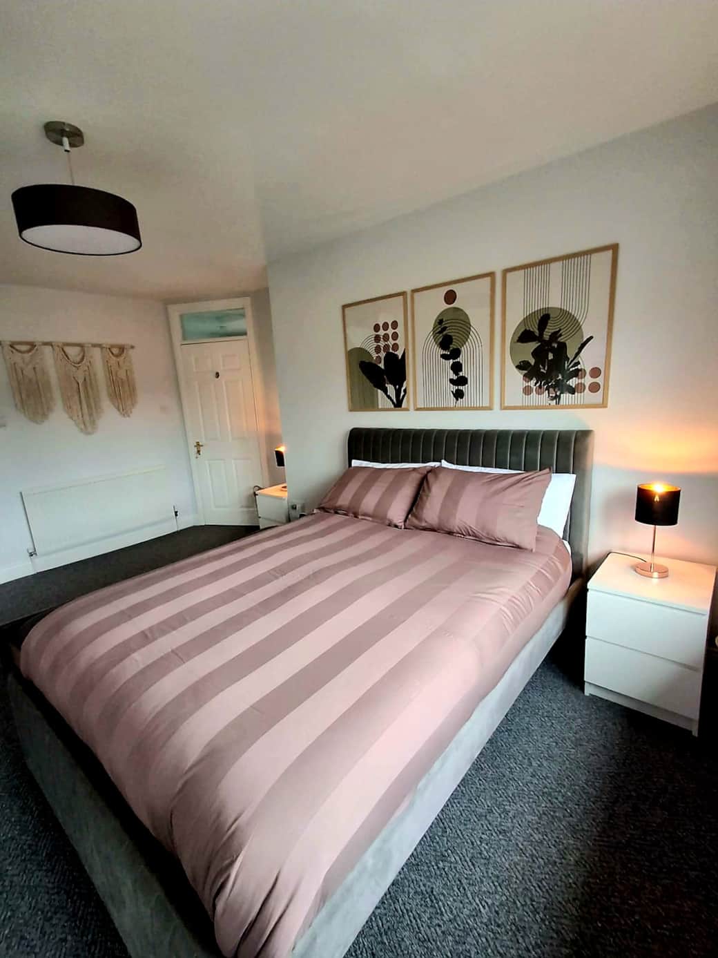 Master bedroom (with ensuite)