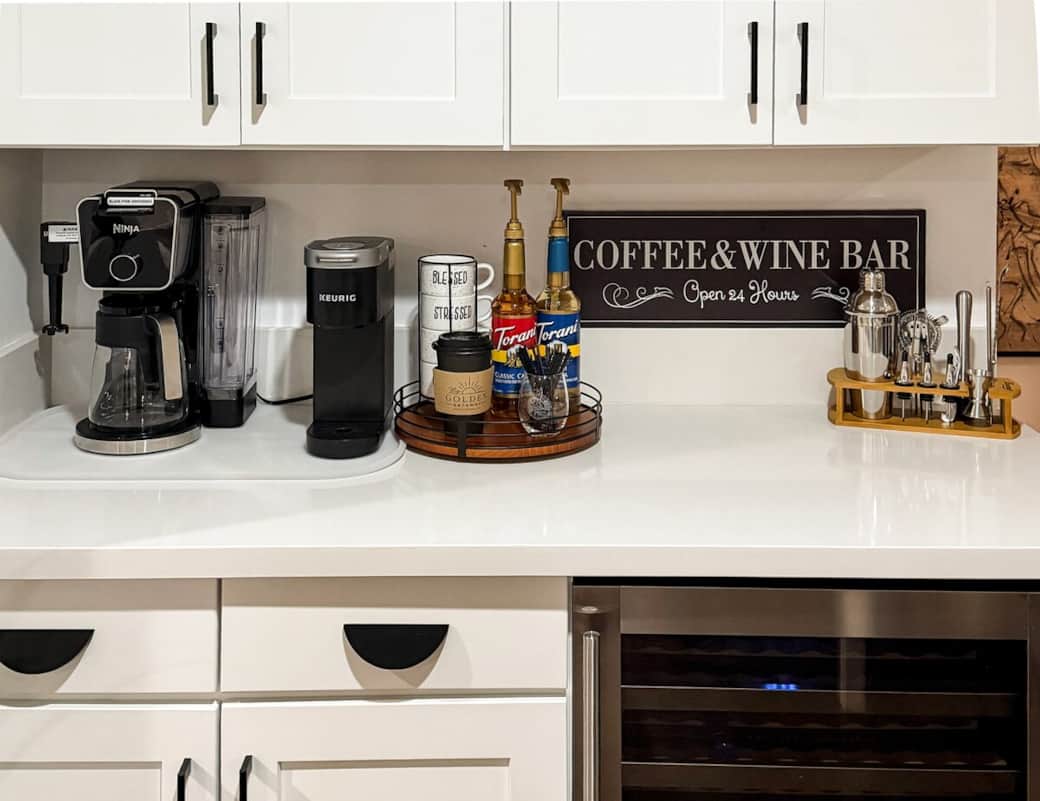From sunrise coffee to sunset cocktails, we’ve got you covered. Start your day with your favorite brew, grab a to-go cup for your Scottsdale adventures, and return later for wine, cocktails, and relaxation.