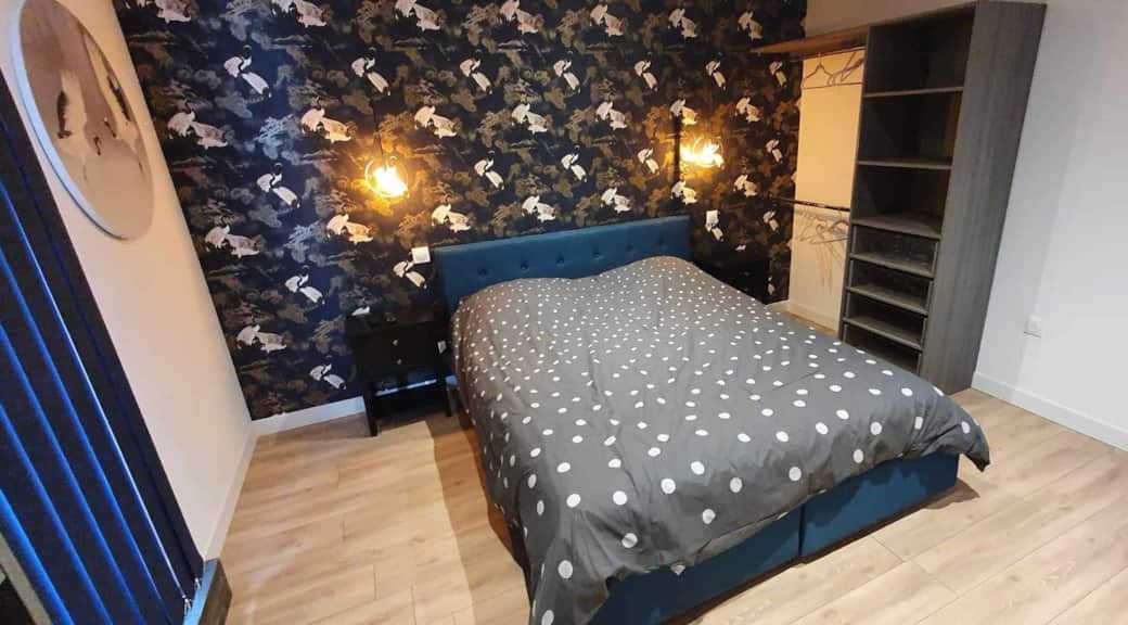 Chambre avec dressing et TV connectée