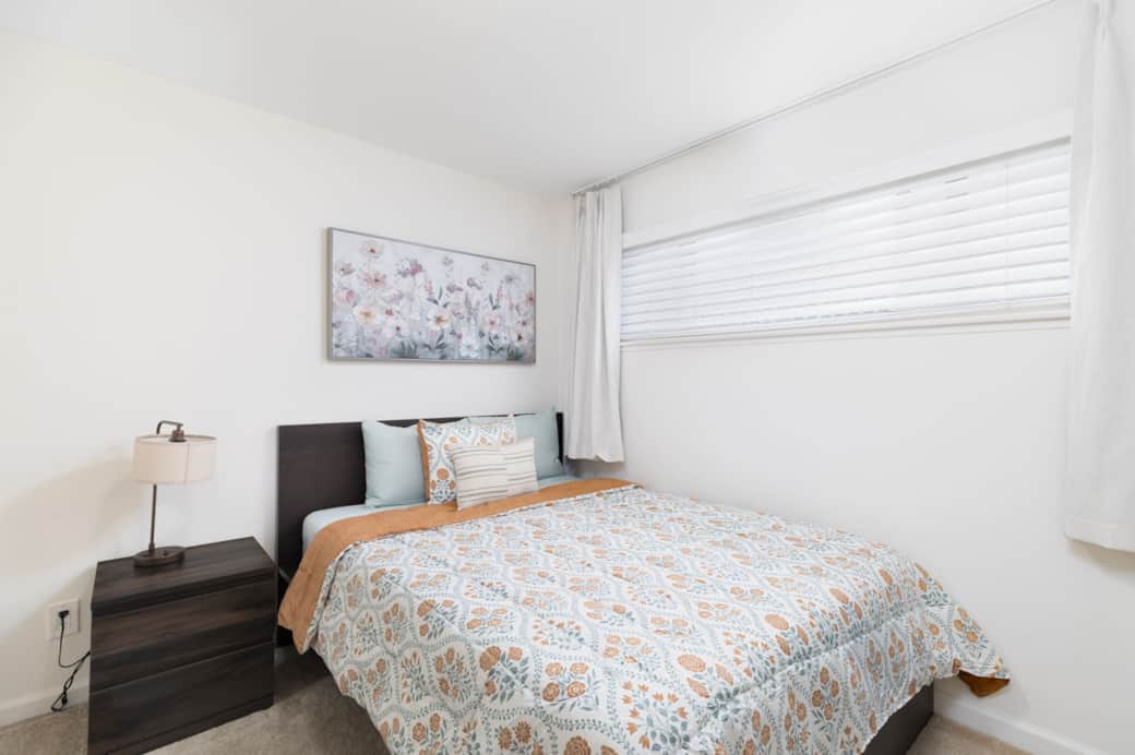 Guest Bedroom 2-1