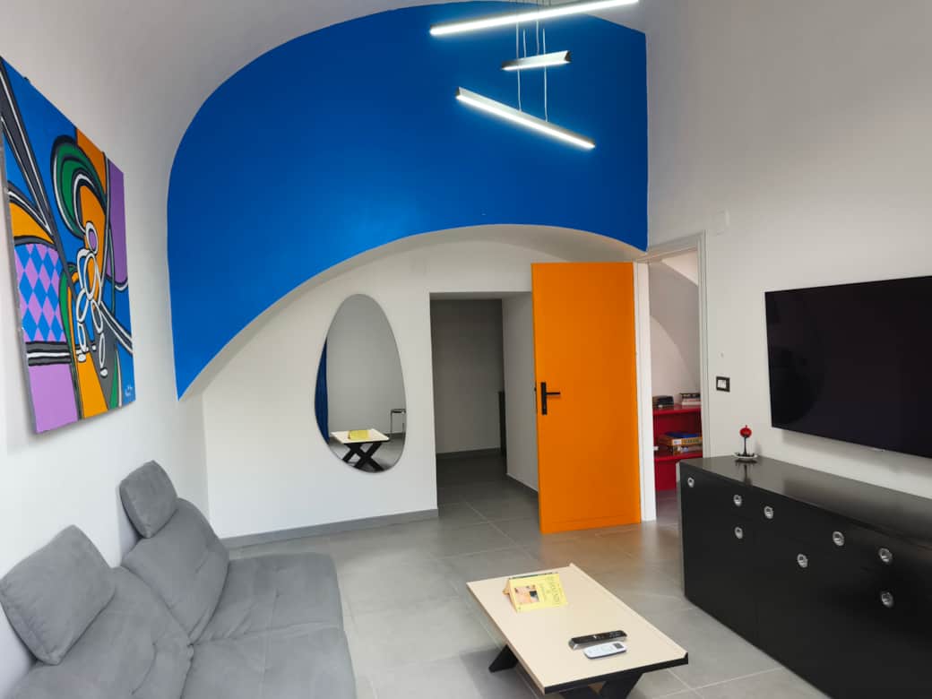 Agli Archi Eco House: stile anni '70 pop art e minimalista, ambiente  salubre senza profumi