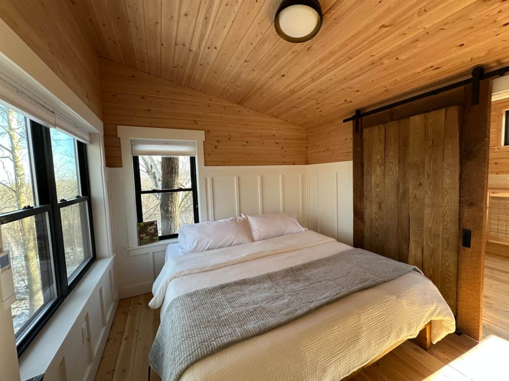 2nd floor bedrom