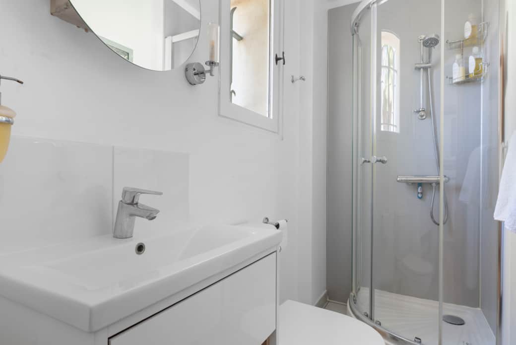 Shower Room 1st floor