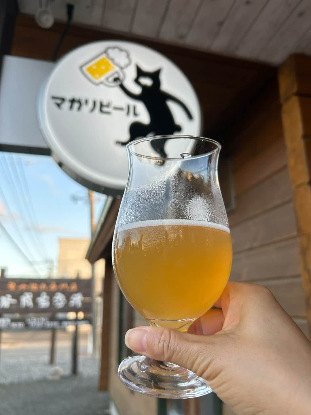 地元ビールは地元材料で作られました 地元ビールは地元材料で作られました