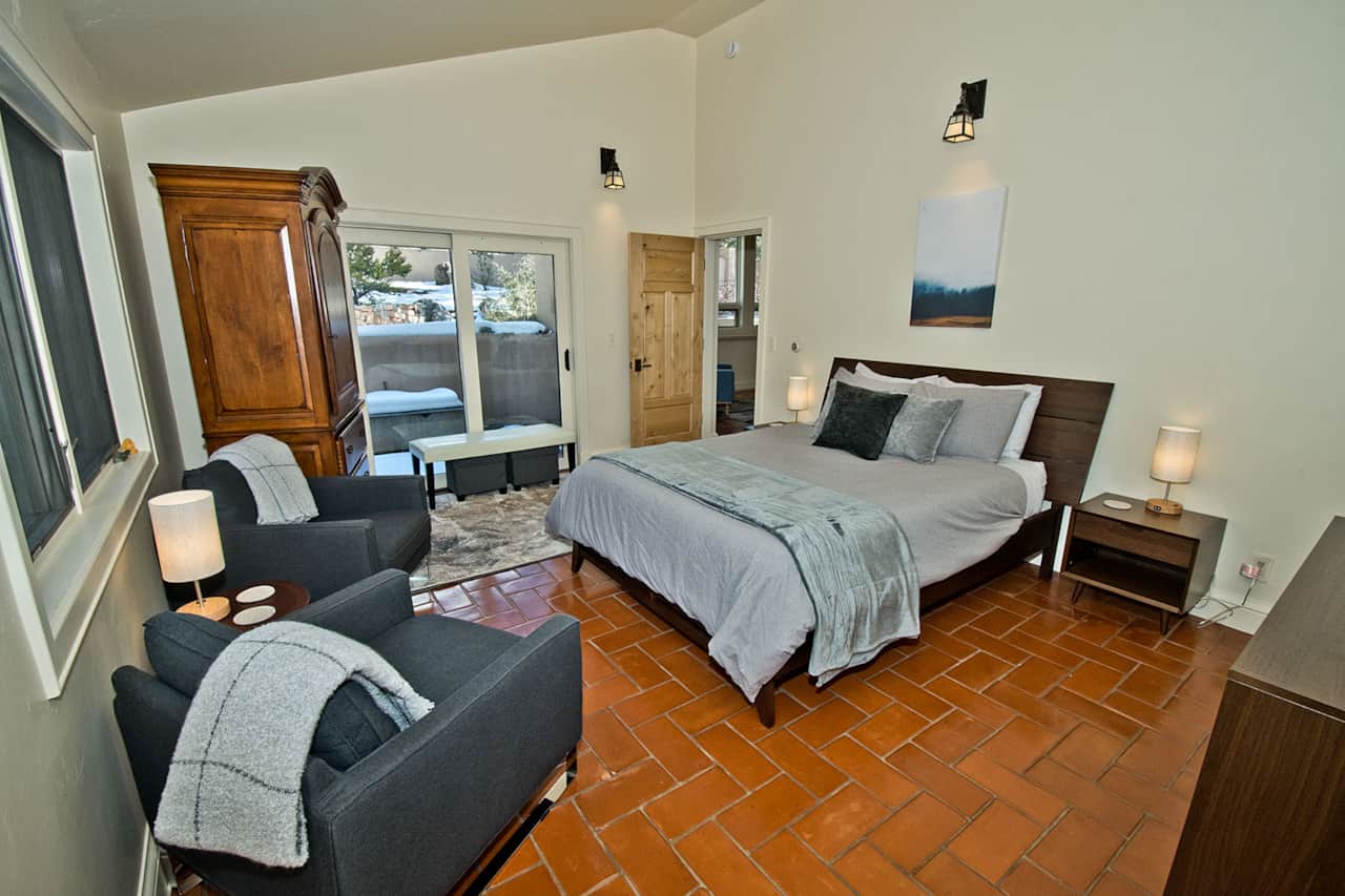Queen Master Bedroom with Attached Bath