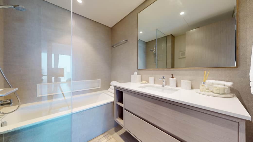 PILLOW-Grande-Downtown--Bathroom 2