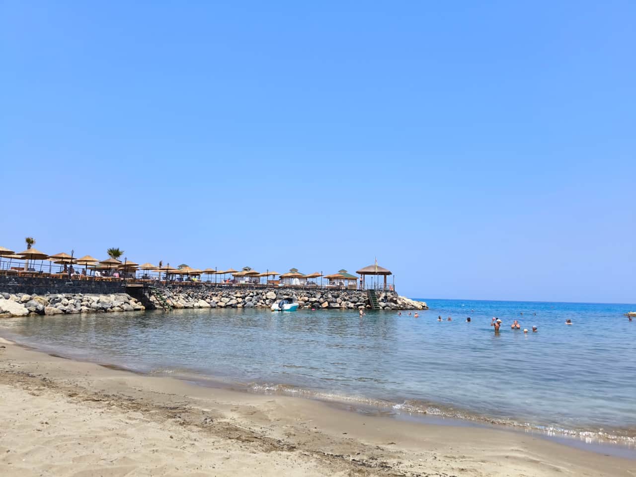 Suna Beach Club (free entry)