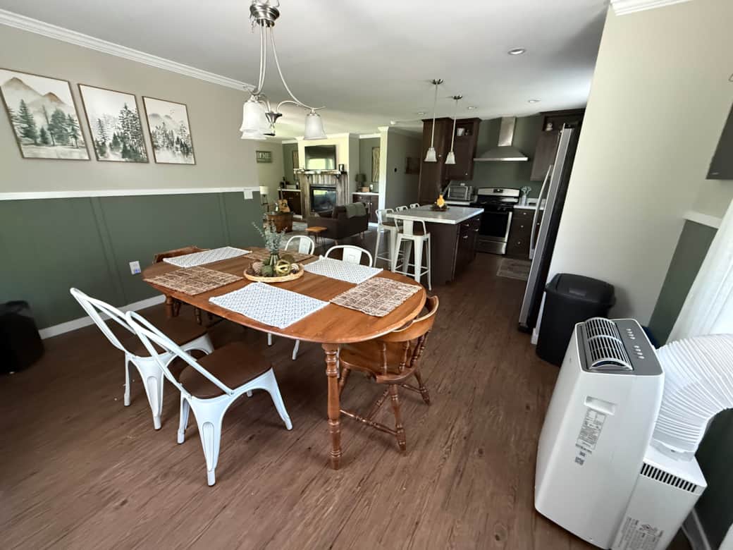 Dining Area with AC