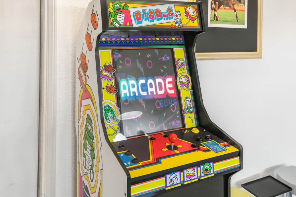 FUN dedicated retro arcade machine, complete with two joysticks and classic favorites FUN dedicated retro arcade machine, complete with two joysticks and classic favorites