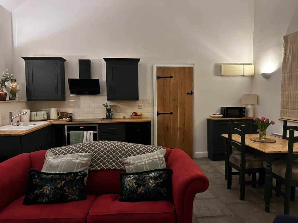 Light and airy Lounge / Kitchen