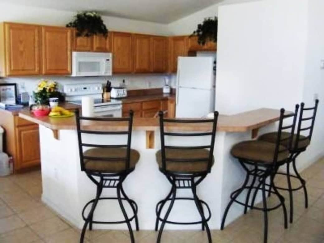 Fully equipped kitchen with Breakfast bar.