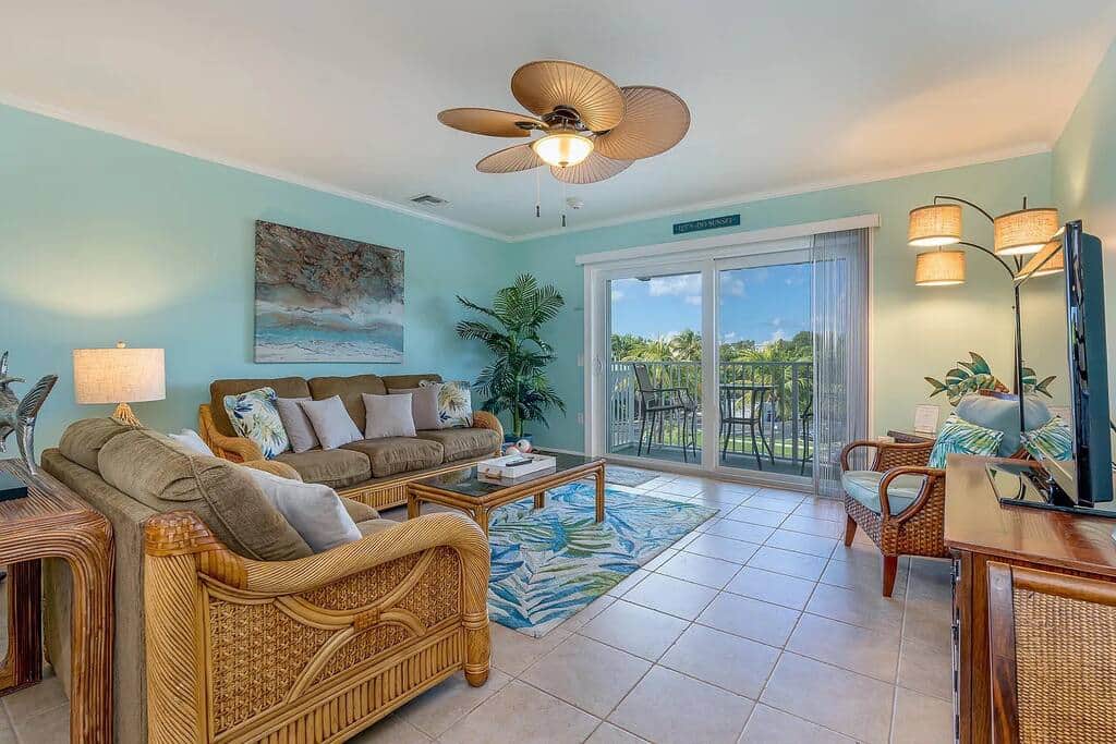 thirtythreebythesea-living-room thirtythreebythesea-living-room