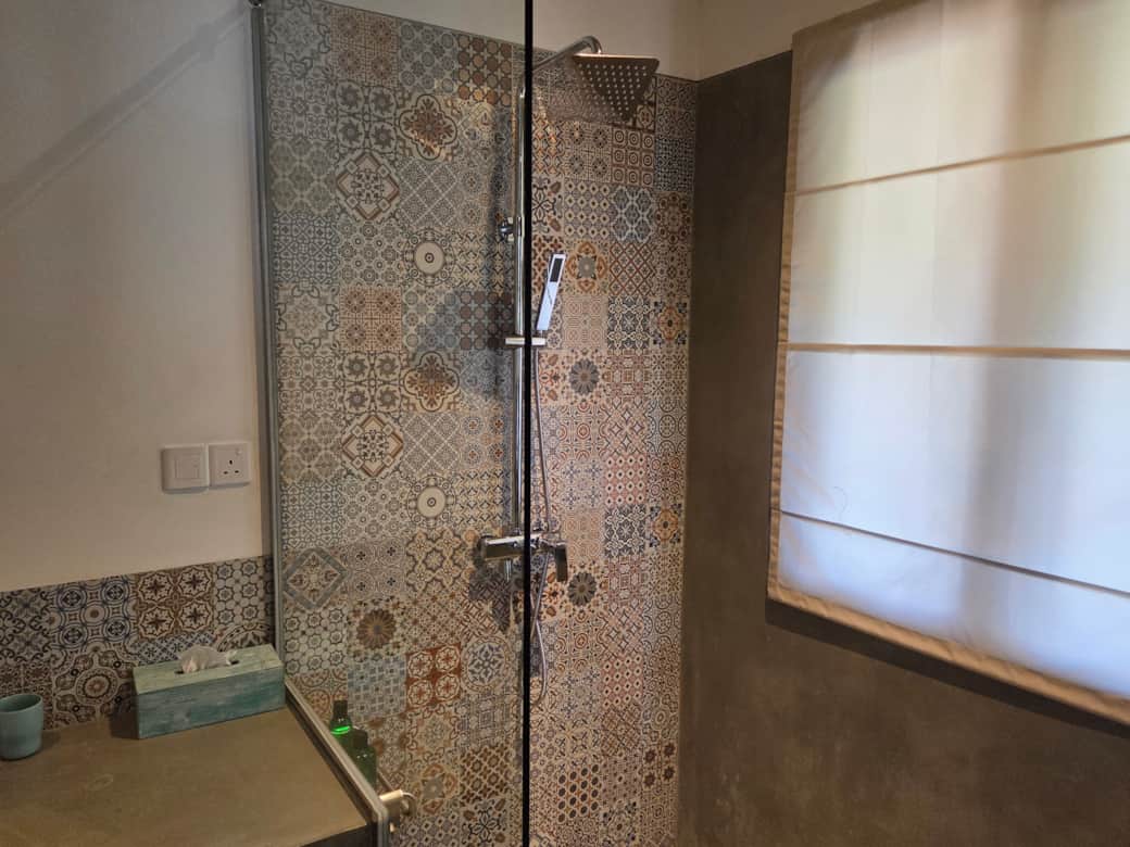 Bathroom gardenside