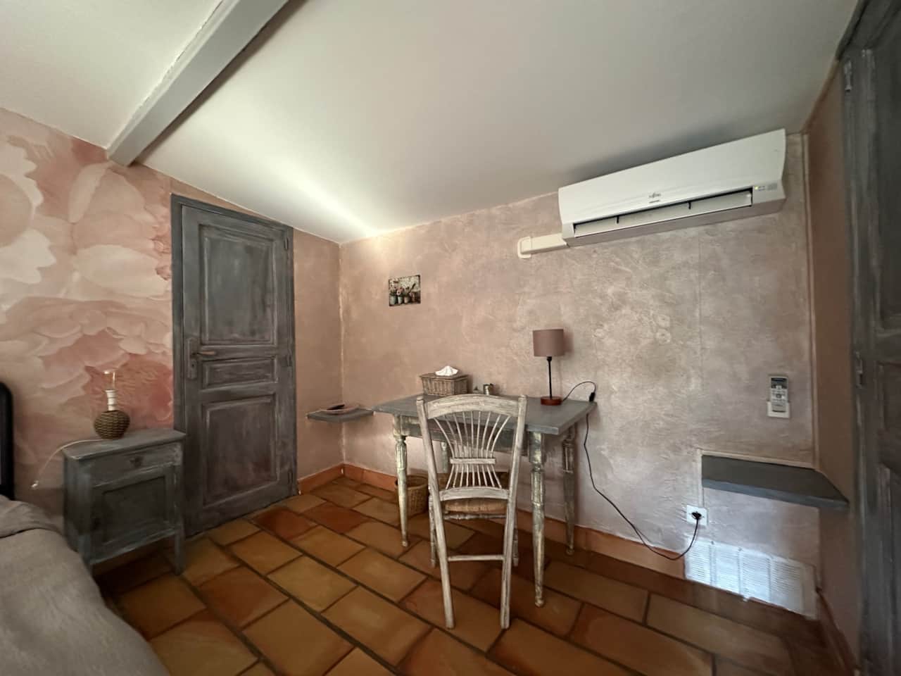 Provence, authentisches Landhaus, Platz, Entspannung, Ruhe, zentrumsnah, Swimmingpool, private Terra