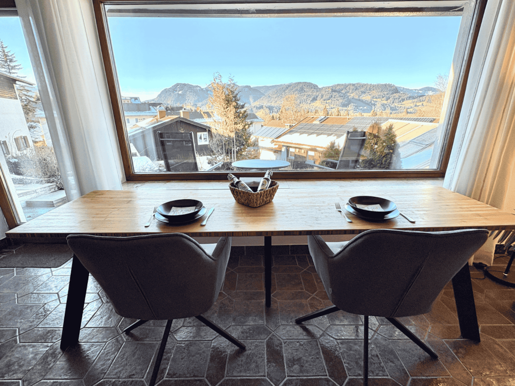 Essbereich mit Panoramasicht Essbereich mit Panoramasicht