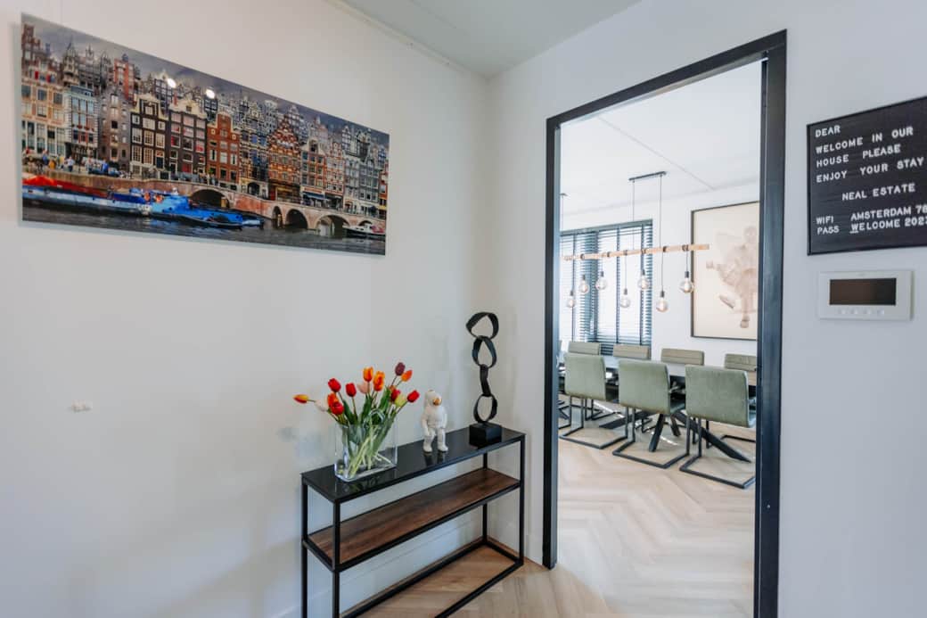 (c)LA Airbnb781 LA2 7763 03 23 1546