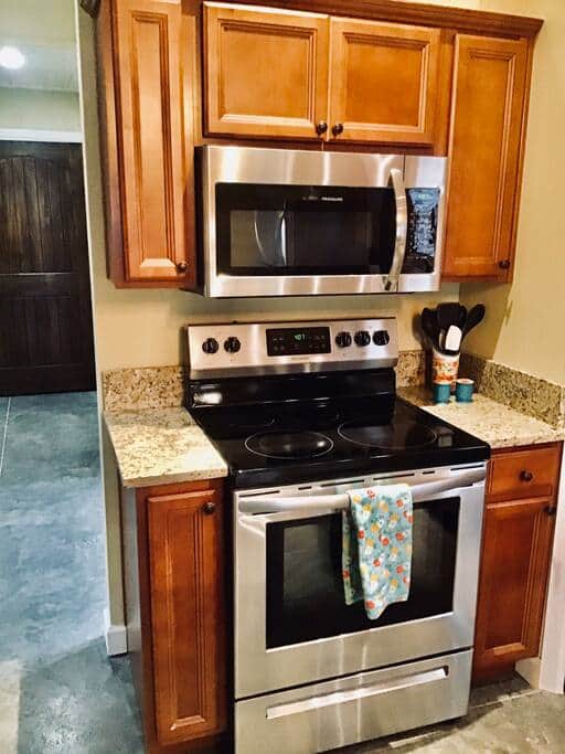 Full sized stove/microwave Full sized stove/microwave