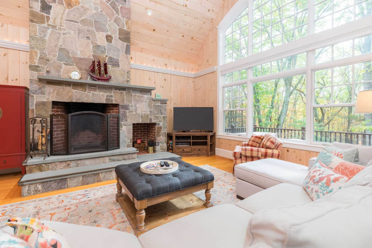 Fireplace and ample seating